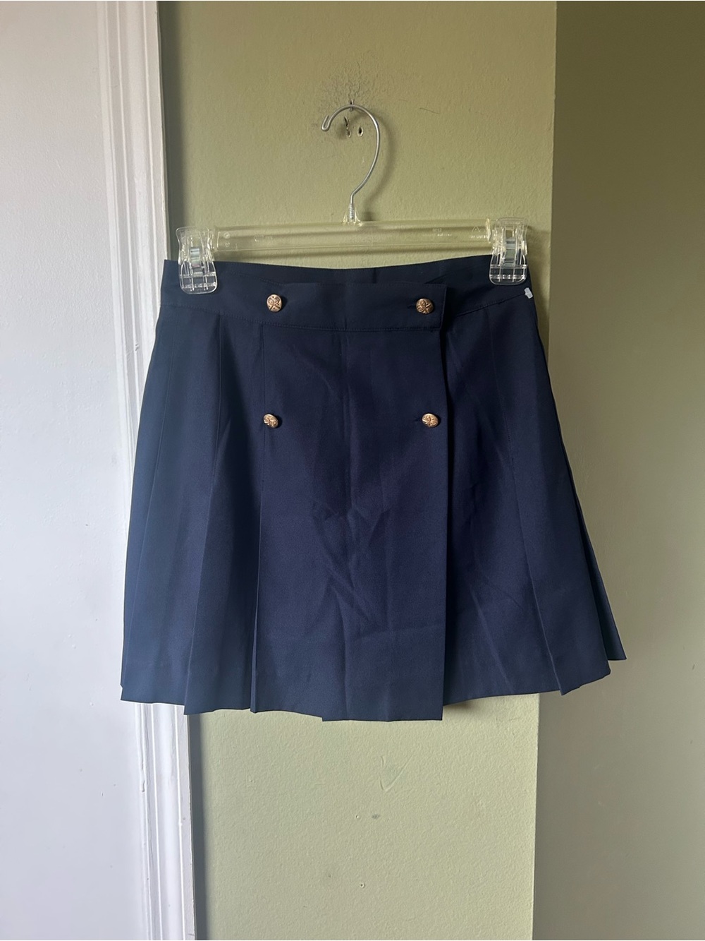 NWT Lizsport Active Navy Mini Wrap Pleated Skirt with Gold Button Detail Sz 4